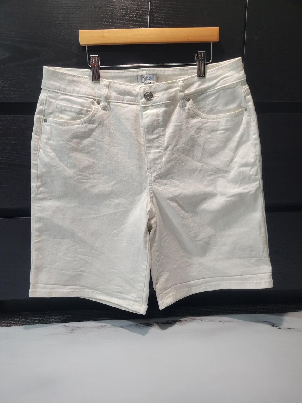 Croft & Barrow Womens Size 12 White Stretch Denim Bermuda Shorts 5 Pocket Classi